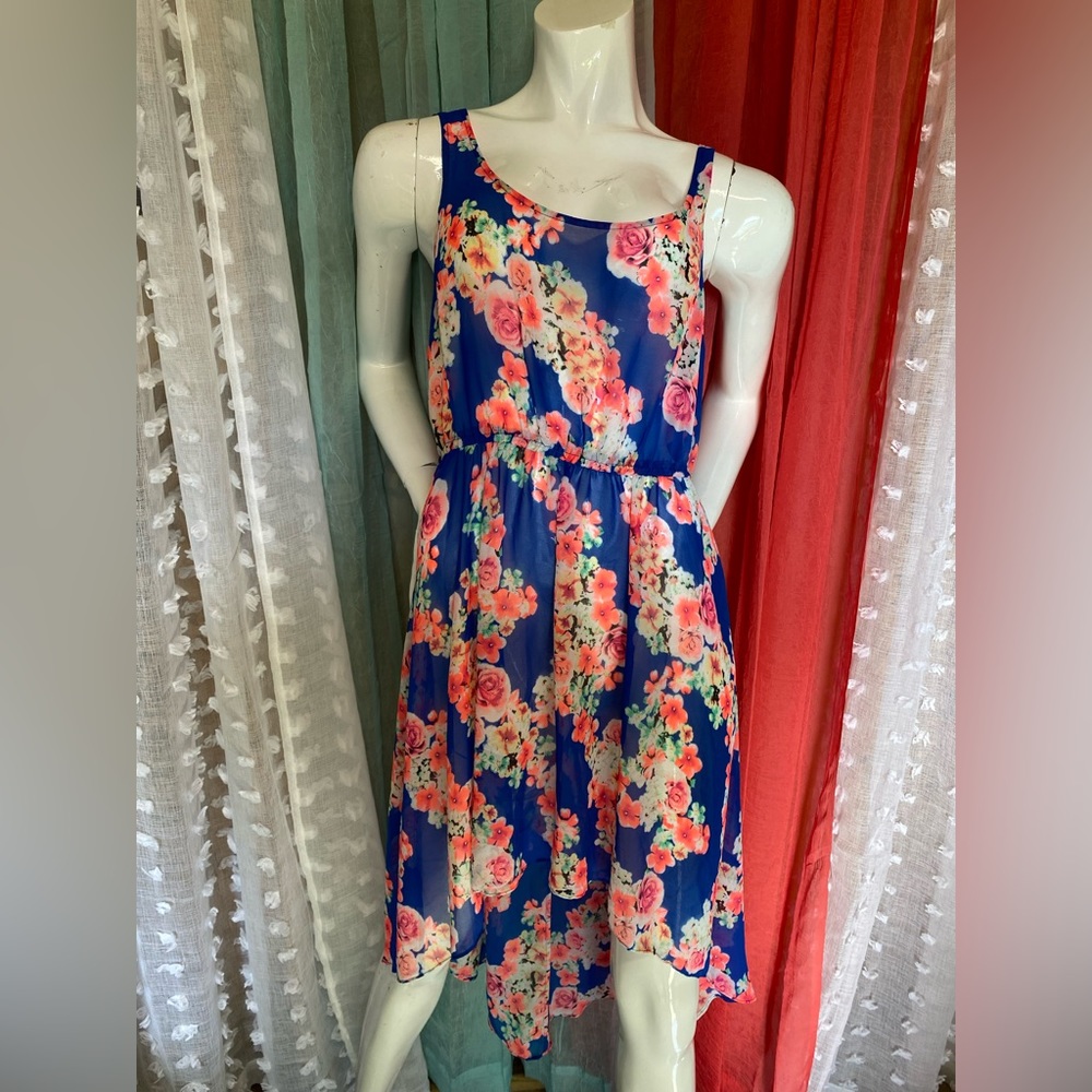 Large Candie’s Floral Pink/Blue Sleeveless Dress. Like new.- fits like a jrs